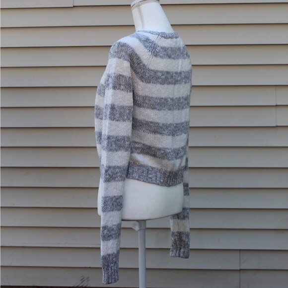 Abercrombie & Fitch New York Gray and White Striped Sweater - Picture 2 of 7